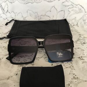 Bob Mackie Oversized Square Black Sunglasses - Gradient Smoke Lenses 100% UV pro